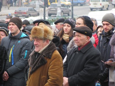 У Чернівцях на Майдані мітингували три сотні буковинців