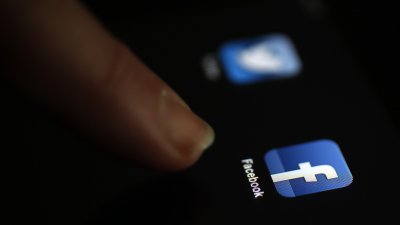 У Сирії дівчину забили камінням за використаня Facebook