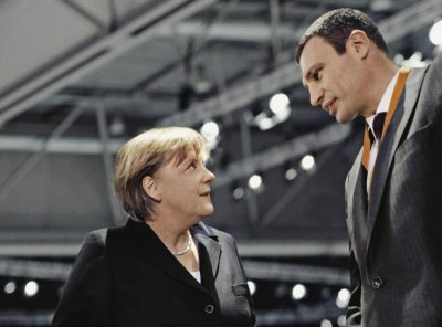 Кличко, під час зустрічі із Меркель, закликав ввести санкції проти Януковича та його оточення