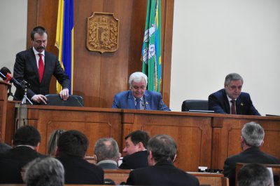 Облрада заборонила діяльність Партії регіонів та КПУ на Буковині