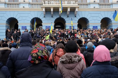 Активісти хочуть пікетувати будинки та ресторани  місцевих регіоналів