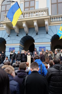 У Чернівцях біля ратуші молилися за вбитих 