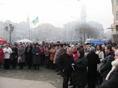 На Центральній площі Чернівців молилися за вбитих 