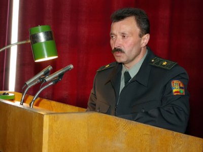 Генерал, який відмовився втягувати армію у протистояння, родом з Кельменеччини