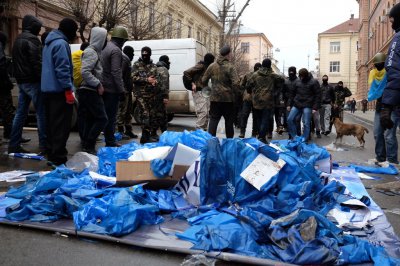 У ЧЕРНІВЦЯХ РОЗГРОМИЛИ ОФІС ПР