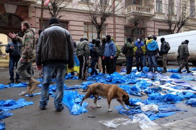 У ЧЕРНІВЦЯХ РОЗГРОМИЛИ ОФІС ПР