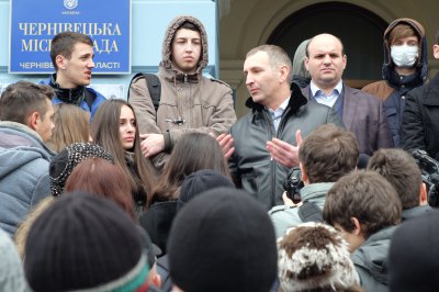 Михайлішина знайшли і вивели до мітингу студентів