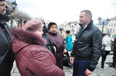 Студенти вимагали в Михайлішина стати на коліна