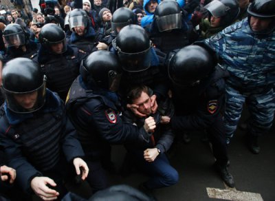 У Москві, мітингуючих на підтримку фігурантів "болотної справи", затримує міліція