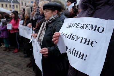 Жінки Буковини Путіну: «Не чіпайте наших синів»