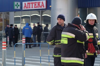 У «МЕТРО» вибухівки не знайшли, а «телефонних жартівників» ще шукають