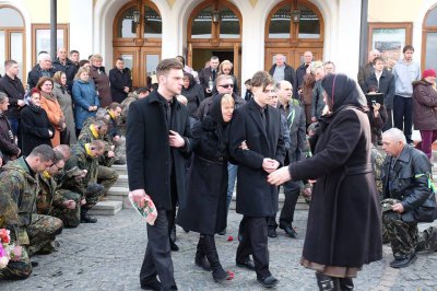 Чернівці попрощалися з Героєм Майдану Василем Аксениним