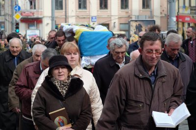 Чернівці попрощалися з Героєм Майдану Василем Аксениним