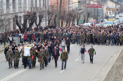 Чернівці попрощалися з Героєм Майдану Василем Аксениним