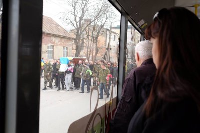 Чернівці попрощалися з Героєм Майдану Василем Аксениним