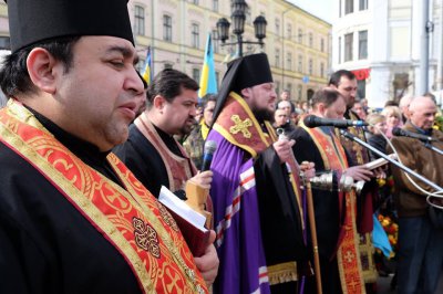 Чернівці попрощалися з Героєм Майдану Василем Аксениним