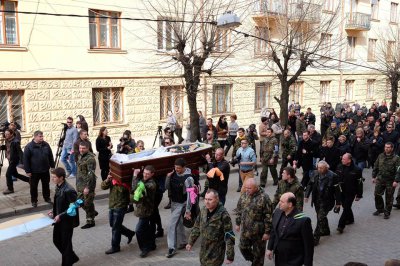 Чернівці попрощалися з Героєм Майдану Василем Аксениним