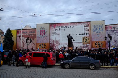 Вибори губернатора Буковини: за кого голосніше крикнуть