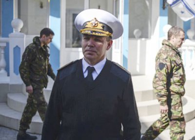 Окупанти відпустили командувача ВМС України і сімох активістів