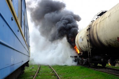 Рятувальники гасили пожежу на залізниці в Чернівцях