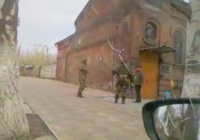 На Донеччині озброєні люди захопили ще два відділки МВС