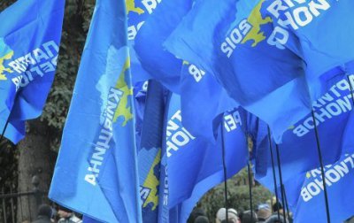 Регіонали Донеччини в Києва вимагають референдуму, а сепаратистів закликають скласти зброю