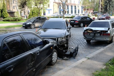 У Чернівцях на Головній зіштовхнулися три авто