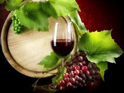 Компонент червоного вина перешкоджає старінню