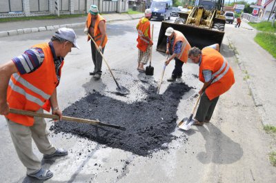 Із травня у Чернівцях обіцяють ремонт доріг