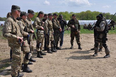 На Буковині "Сокіл" і військова розвідка штурмували захоплену будівлю