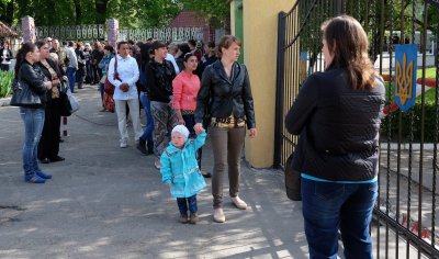 У Чернівцях під десантним батальйоном протестують проти мобілізації