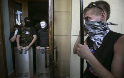 У Донецьку сепаратисти захопили будівлі податкової та митниці