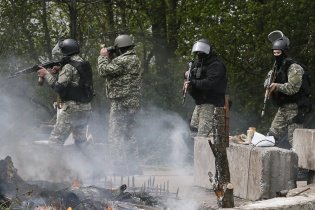 МВС: Під Слов’янськом в понеділок загинули четверо, 30 осіб поранені