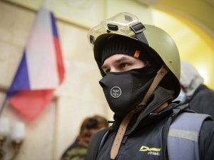 На Луганщині та Донеччині людей тягнуть на "реферндум" обіцяючи введення російських військ