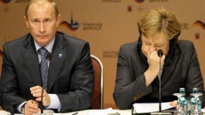 Путін розповів Меркель, як важливо вивести українські війська зі Сходу