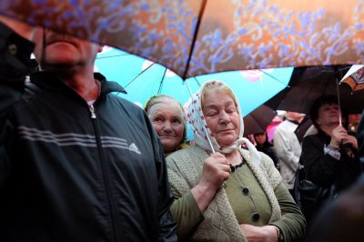 Михайлішин під дощем слухав Порошенка на Соборній площі