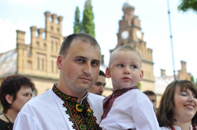 У Чернівцях у День вишиванки масово заспівають гімн