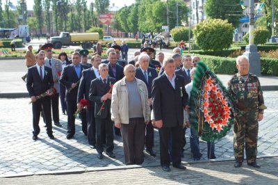 Влада поклала квіти до пам’ятника визволителям