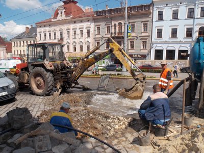 Біля міської ради тече "річка"