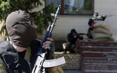 На Донеччині бойовики блокують військову частину, та вимагають віддати їм зброю