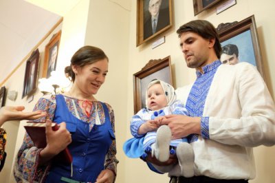 На фотоконкурсі родин у вишиванках в Чернівцях — понад сто робіт