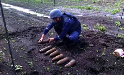 Буковинець викопав сім снарядів