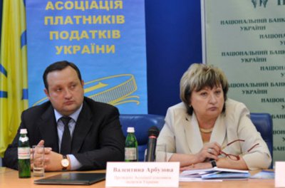 Дружина Арбузова намагалася зняти 50 мільйонів в українському банку