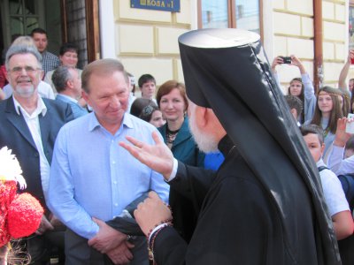 Кучмі в Чернівцях влаштували концерт і подарували книгу про місто