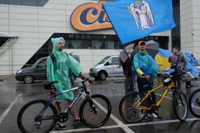 Велосипедисти Чернівців сформували тризуб