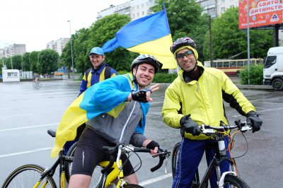 Велосипедисти Чернівців сформували тризуб