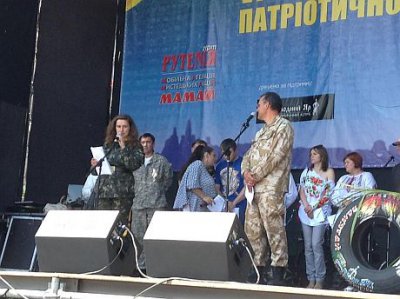 Віче на Майдані вимагає перевиборів Ради 