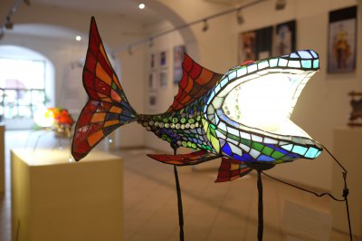 Вітражі - у вигляді риби та носорога на виставці в Чернівцях (фото)