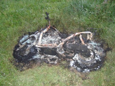 Двоє підлітків на Буковині викрали і спалили моторолер