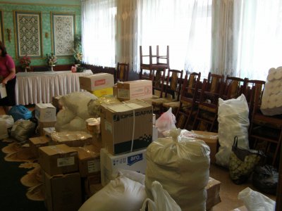 Посилки для військових на Сході везуть щотижня з села Лужани на Буковині